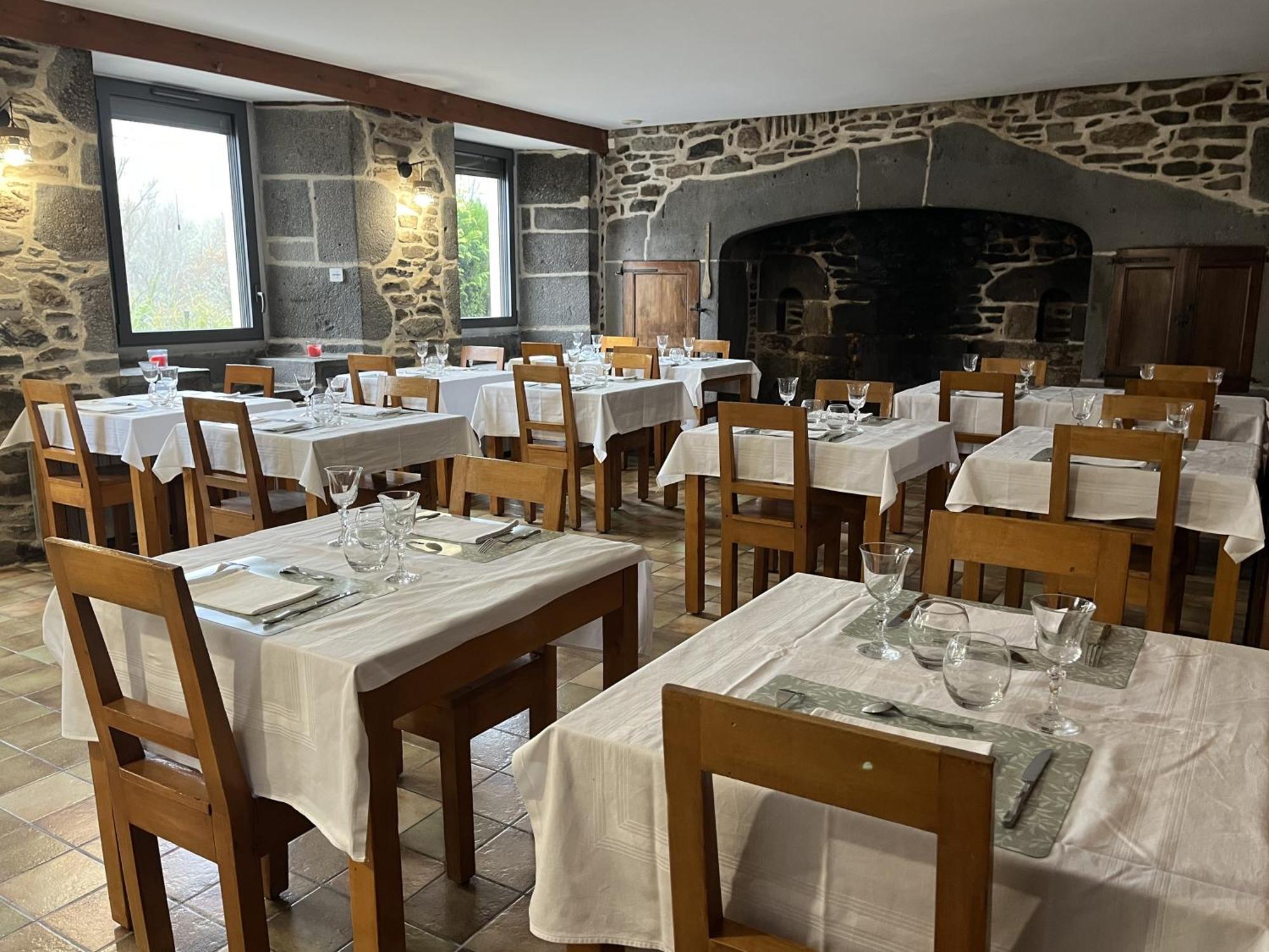 Gite-Auberge Du Pont De Lanau Neuvéglise Zewnętrze zdjęcie